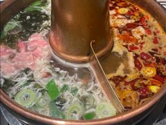 -洞庭洲·防空洞火锅·铜锅涮肉·烧烤(新百广场店)