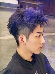 -FRIDAY星期五专业美发沙龙