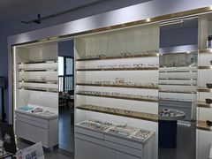 -视野联行眼镜•蔡司•依视路(温江店)