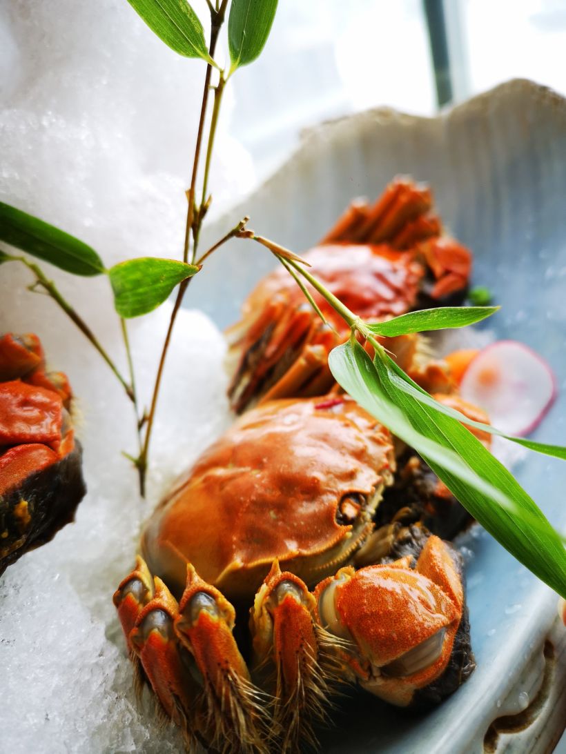「冰镇醉蟹」摆盘精致,拍照超无敌,现在已经到了吃蟹的初季,醉的很