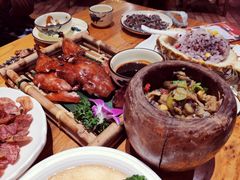 -老滇山寨•云南特色菜•地方菜•民族风情歌舞表演(金碧店)