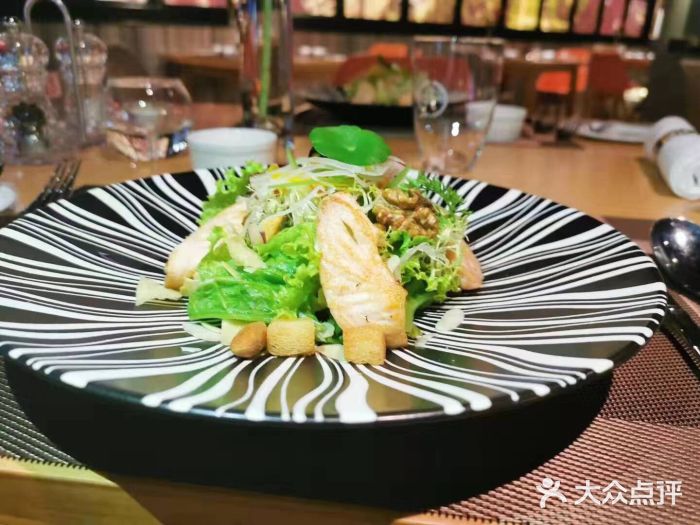 永年西餐厅L'etoile三文鱼凯撒有机鲜蔬沙拉图片