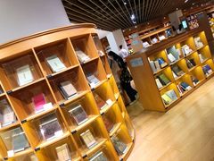 -新华文创·光的空间
