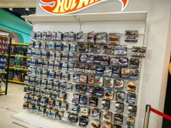 -卡通派潮品玩具折扣仓(青岛新城吾悦广场店)