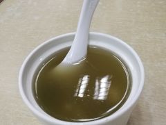 白莲炖尾龙骨汤-东平传统鸡饭(德信华城店)