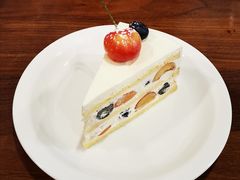 黄樱桃蓝莓奶油蛋糕-black rainbow coffee