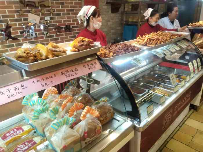 友谊宫食品中,粉肠和水晶肠还不错,馒头也好吃,茶肠感觉味道一般,不