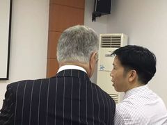 -上海大学附属上海和平眼科医院
