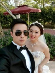 -现代经典婚纱摄影