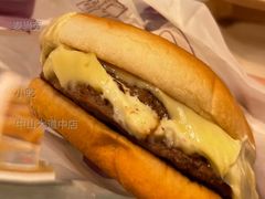 浓浓高达芝士双层吉士堡-麦当劳(中山大道中店)