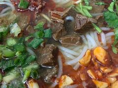 -爆炸头阿姨小四川正宗川味小吃(无任何分店)