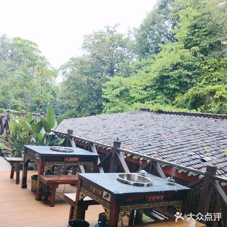 成都松弛感一半在庭院 大院河鲜鱼莊 清水河公园