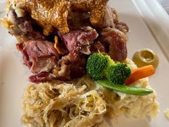 招牌巴伐利亚烤脆皮猪肘-LENBACH兰巴赫西餐啤酒坊(大连东港店)