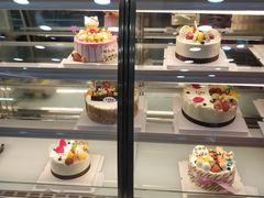 面包甜点陈列柜-华荣西饼屋(金禧店)