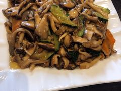 -吴记酱骨炖菜馆(康安路店)