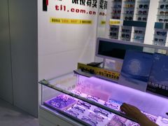 -提一眼镜·蔡司·依视路(小寨店)