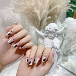 -花岐款式专研健康美甲沙龙