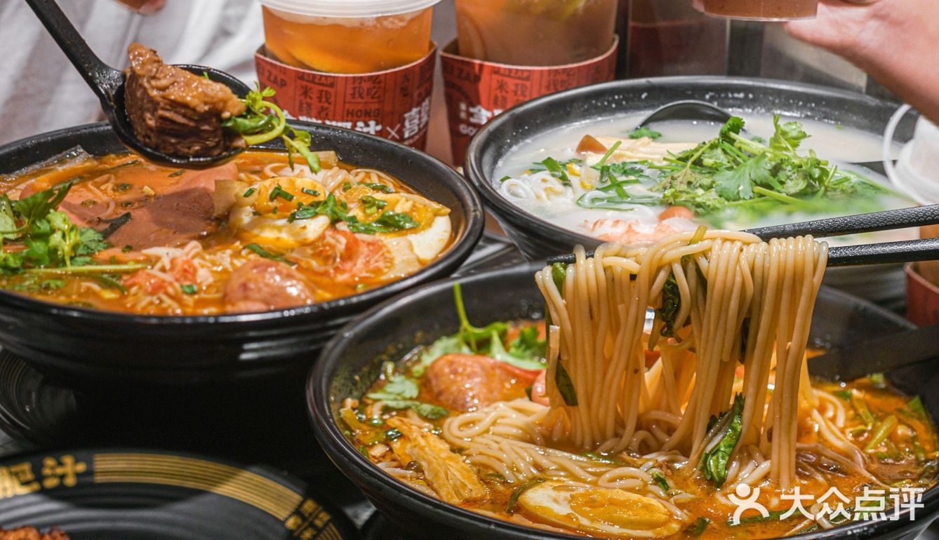 拜托你赶紧去打卡✨香港街头风肥汁米线