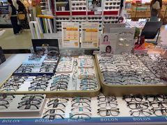 -美式眼镜·授权蔡司.依视路.尼康.豪雅.明月(人民广场店)