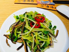 凉拌豆苗-阿达师傅鱼汤面