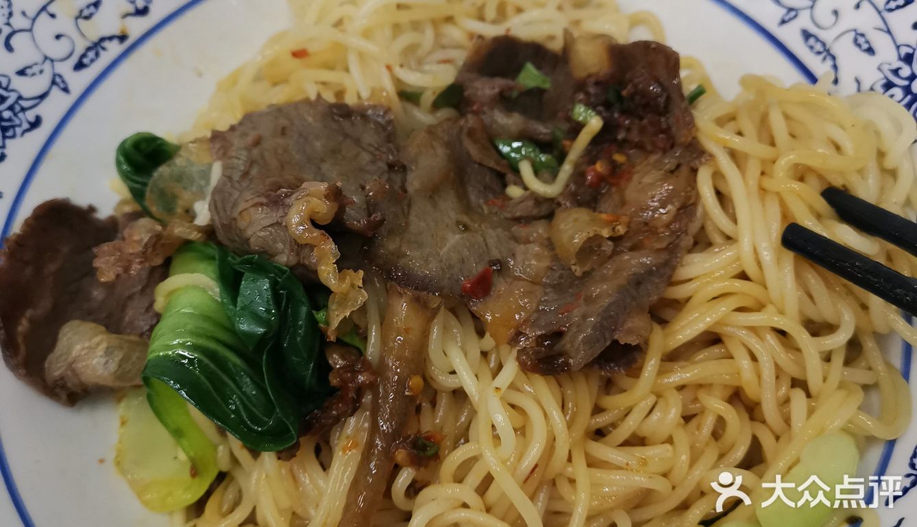 黄辛一牛肉拉面做好会叫号去端，全程都很速度