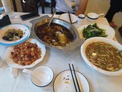 -鑫巴蜀小镇 · 水煮鱼专研店(玉桥店)
