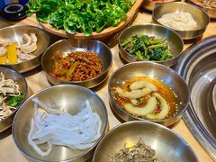 十二道韩式前菜-金顺韩式烤肉·网红烤肉店(广利路店)