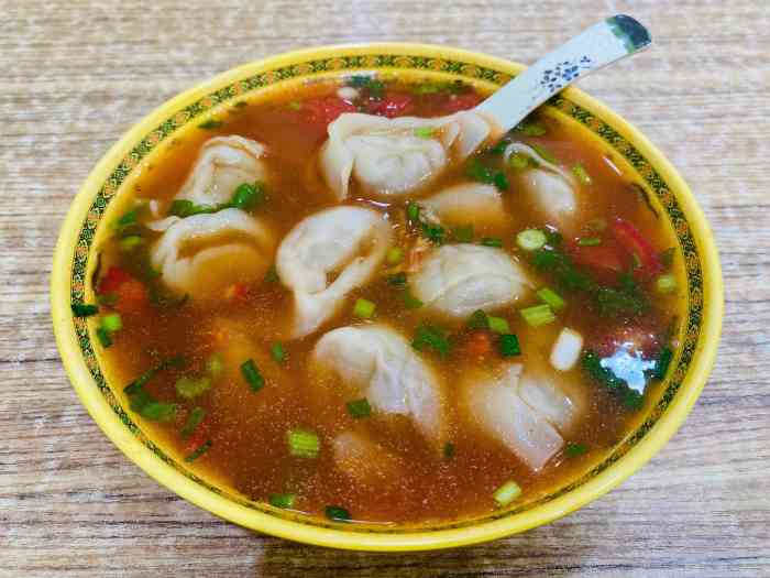 打分    /人 宿醉救星～一大碗扎实又好吃的酸汤馄饨