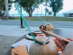 -东海岸人工湖美食村