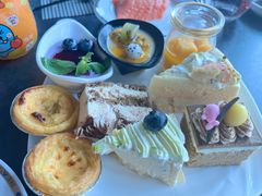 -亚洲国际大酒店·云顶阁旋转自助餐厅