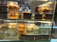 面包甜点陈列柜-白玉兰食品甜凤店(合生汇店)