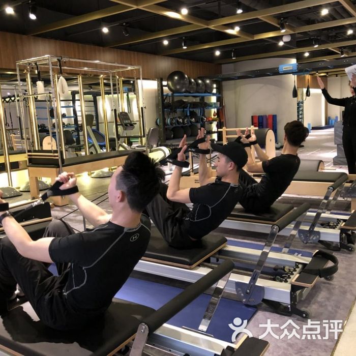 银吉姆·英派斯健身俱乐部