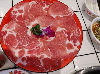他们家的锅底比较偏辣一点，但是真的很香，重庆火锅本来