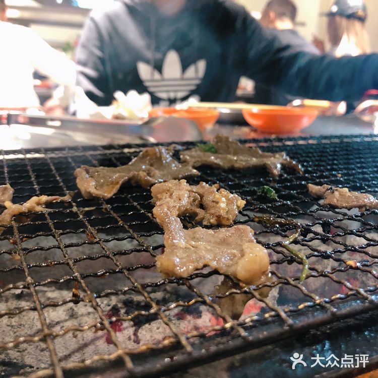 有点老，不过我烤的牛肉真是棒呀，冷面味道也不错