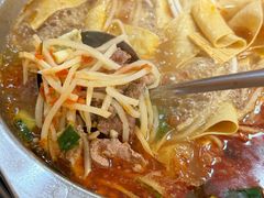 -黄利砖万峰林布依特色酸笋牛肉馆
