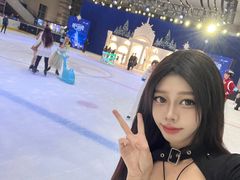 -冰纷万象滑冰场(沈阳万象城店)