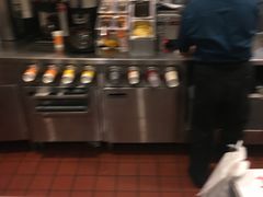 -麦当劳(轻轨曹杨路店)