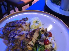 烤鸡胸配肉汁蘑菇酱-bluefrog蓝蛙(皇庭广场店)