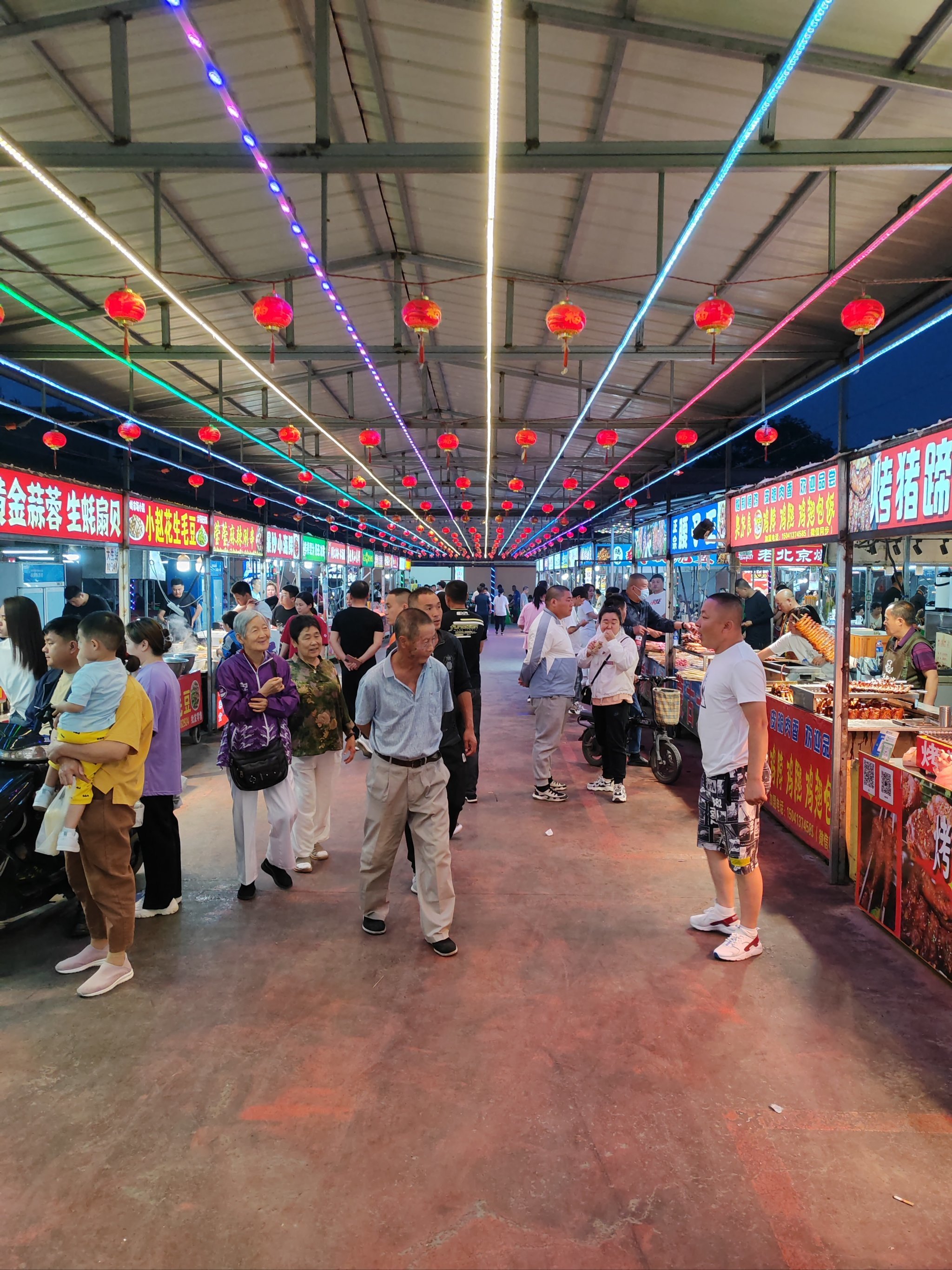 晚上遛弯无意间发现家附近还有这么个夜市.-大众点评