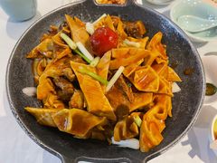春笋焖牛肉香锅-香融府·烤鸭·家常菜(花乡奥莱店)