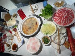 -三人行骨头王火锅(长寿店)