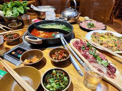 -苗阿哥酸汤牛肉火锅(体育场店)