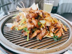 经典葱爆小羔羊肉-悦融·京鲁菜·露台花园(安定门店)