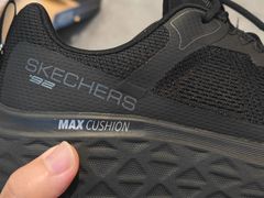 -SKECHERS 斯凯奇(上海国际时尚中心店)