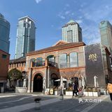 地铁12号线南京西路站出来就是