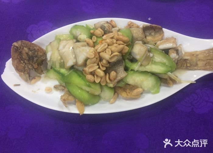 满园春美食馆骨香鲈鱼球图片