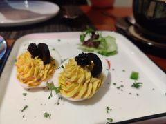 酿鸡蛋沙拉配鱼子酱-帕歌西班牙餐厅paco tapas
