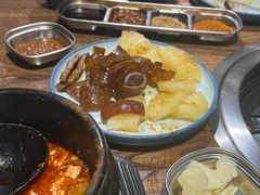 -明洞阿姨·韩式酱蟹烤肉·创意料理(三元桥店)