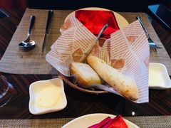 餐前面包-YUE·6·西式融合餐厅(外滩六号店)