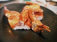 脆皮妙龄乳鸽-新荣记(BFC外滩金融中心店)